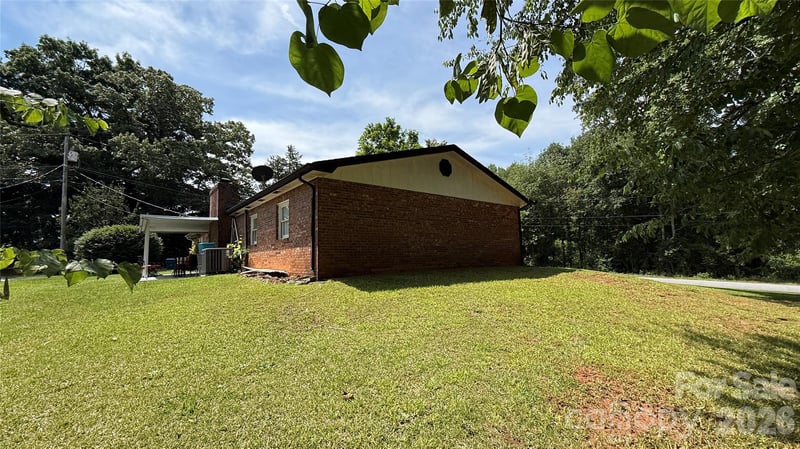 172 Parkland Dr, Forest City, NC 28043