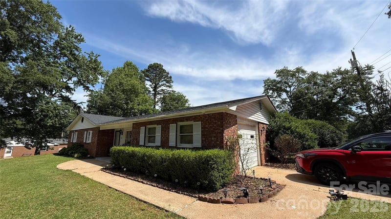 172 Parkland Dr, Forest City, NC 28043