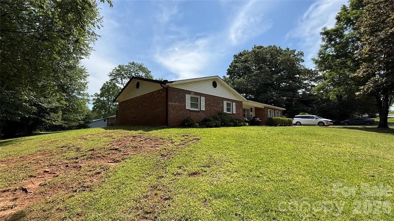 172 Parkland Dr, Forest City, NC 28043