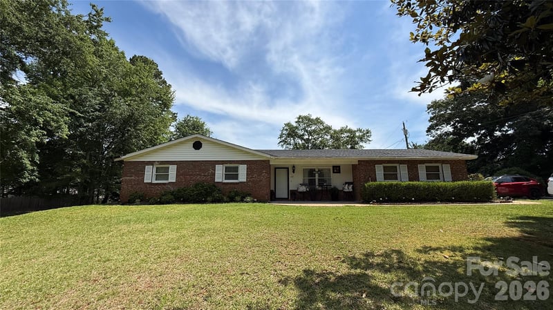 172 Parkland Dr, Forest City, NC 28043