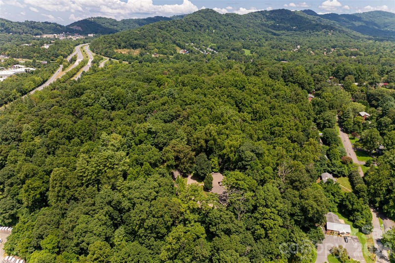 711 Shawnee Trl, Asheville, NC 28805