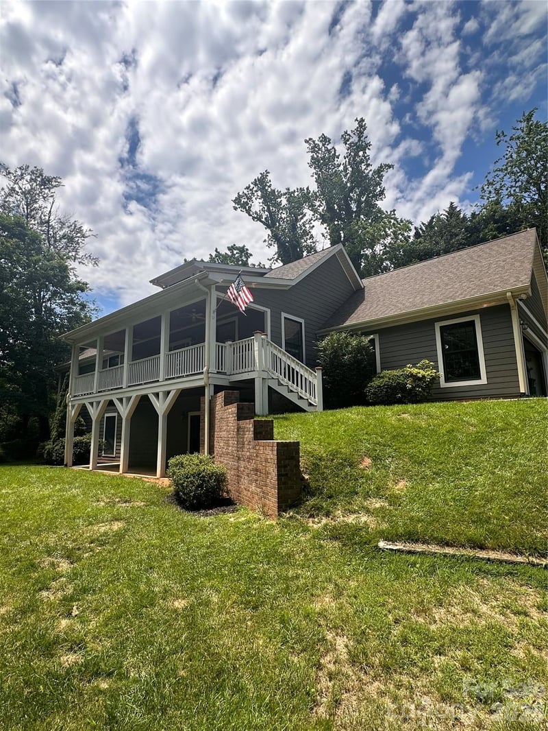 11 Jupiter Hills Dr, Weaverville, NC 28787