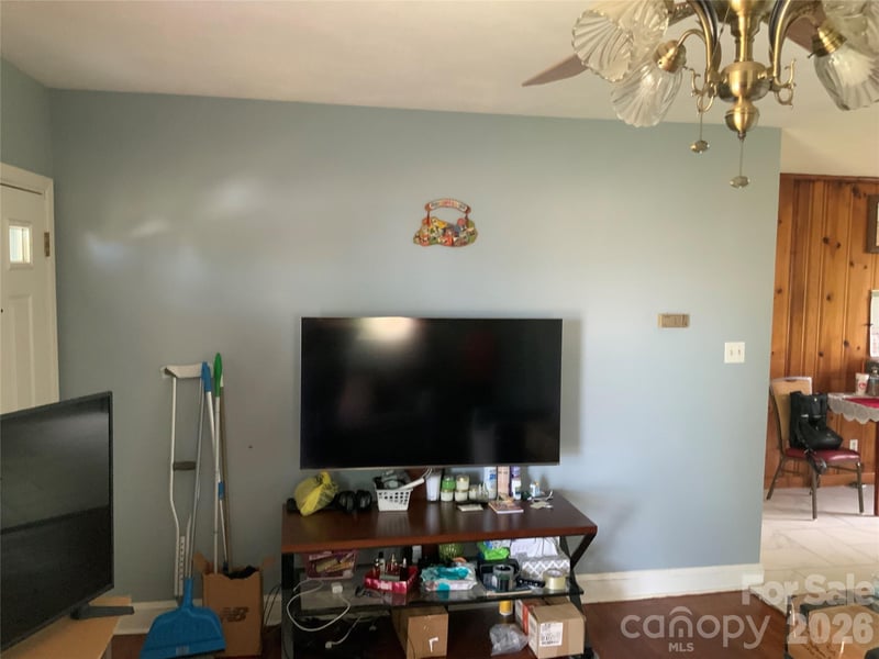 37 Hartshorn Dr, Candler, NC 28715