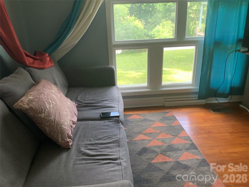 37 Hartshorn Dr, Candler, NC 28715