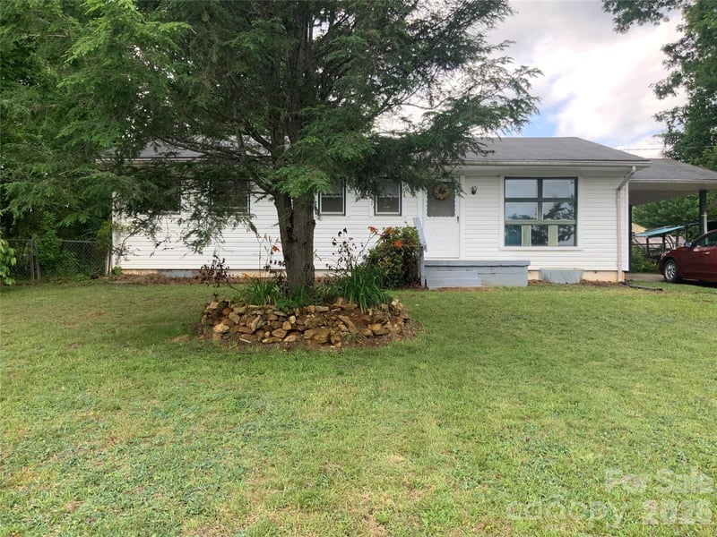 37 Hartshorn Dr, Candler, NC 28715