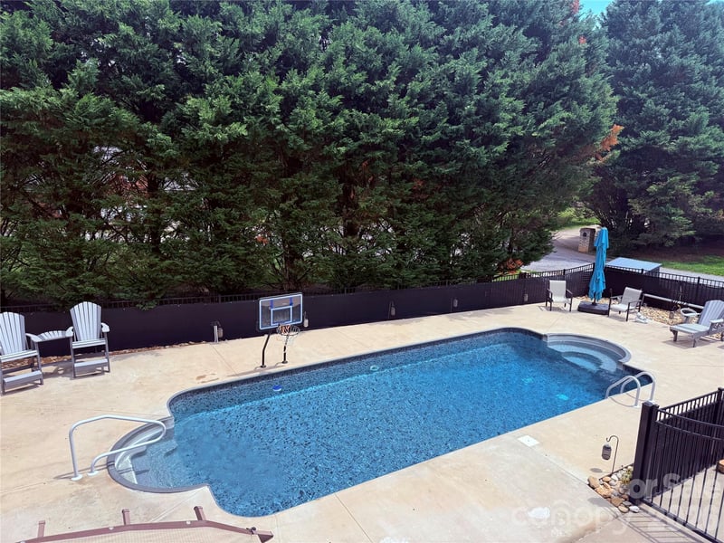 109 White Hall Ln, Hudson, NC 28638