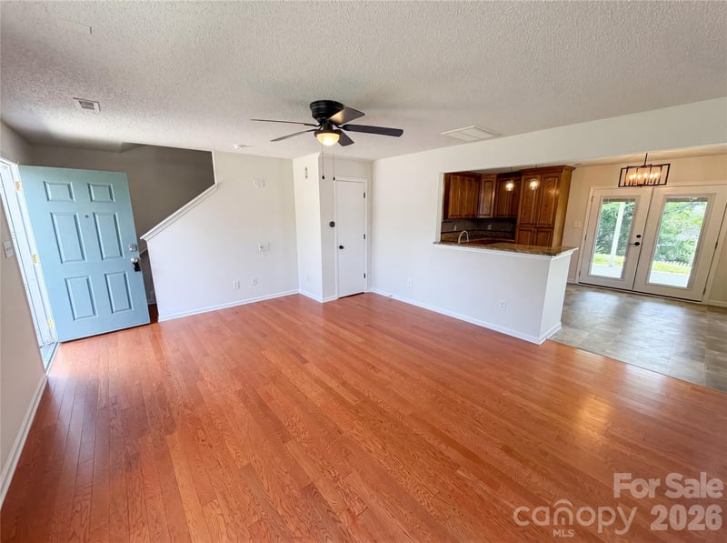 6121 Linda Vista Ln, Charlotte, NC 28216