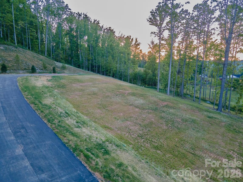 443 Irvine Dr, Fairview, NC 28730