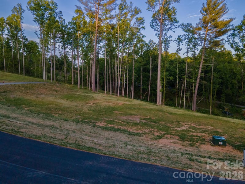 415 Fairview Dr, Fairview, NC 28730