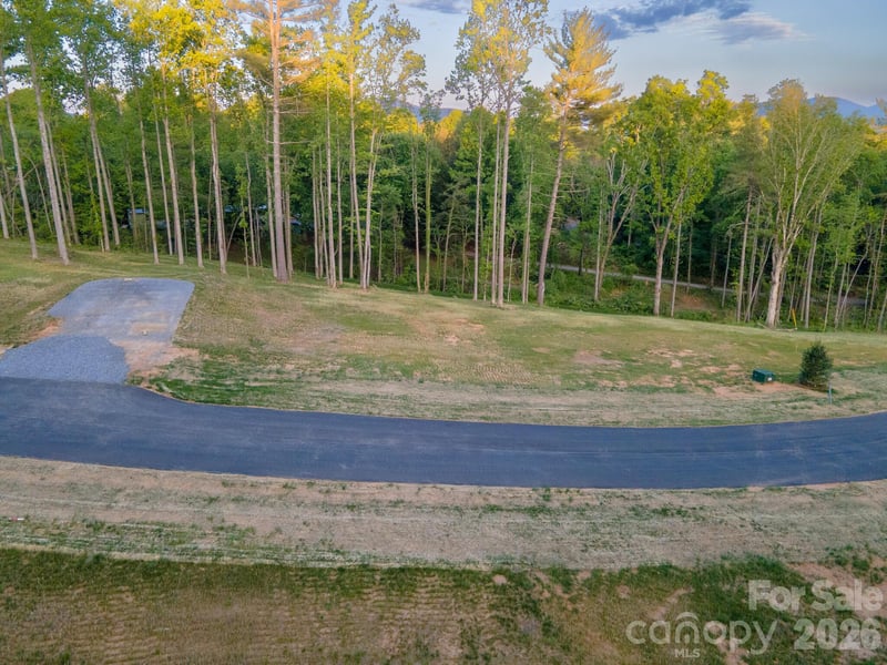 425 Irvine Dr, Fairview, NC 28730