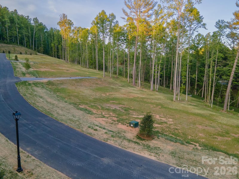 425 Irvine Dr, Fairview, NC 28730