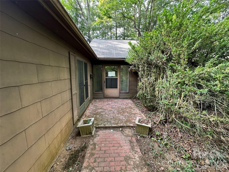 5 Lone Pine Rd, Asheville, NC 28803