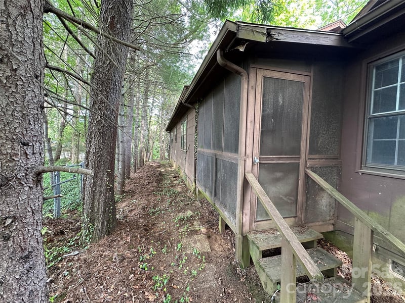 5 Lone Pine Rd, Asheville, NC 28803
