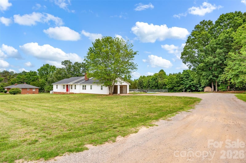 581 Barry Oak Rd, Statesville, NC 28625