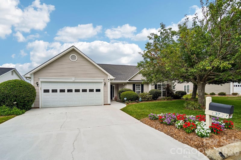 37 Stonehollow Rd, Fletcher, NC 28732