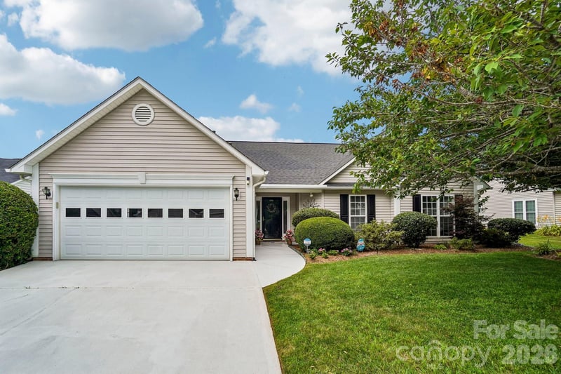 37 Stonehollow Rd, Fletcher, NC 28732