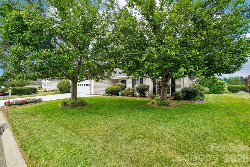 37 Stonehollow Rd, Fletcher, NC 28732