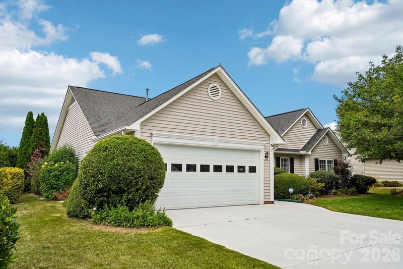 37 Stonehollow Rd, Fletcher, NC 28732
