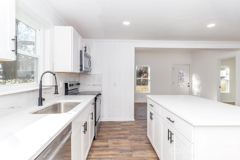 123 Riverside Dr, Mount Holly, NC 28120