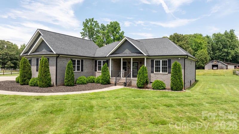 1100 Rainbow Dr, Mount Holly, NC 28120