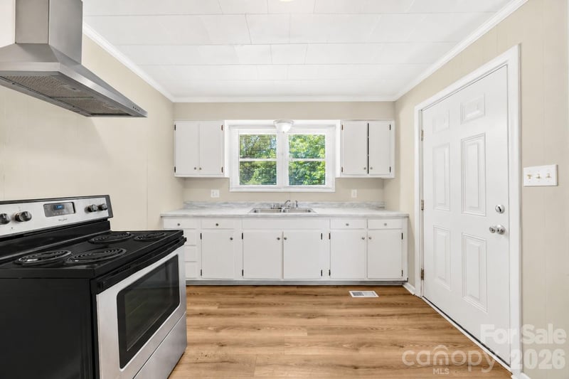 3635 2nd Ave, Hickory, NC 28602