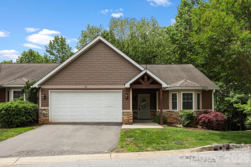 15 Kaylor Dr, Arden, NC 28704