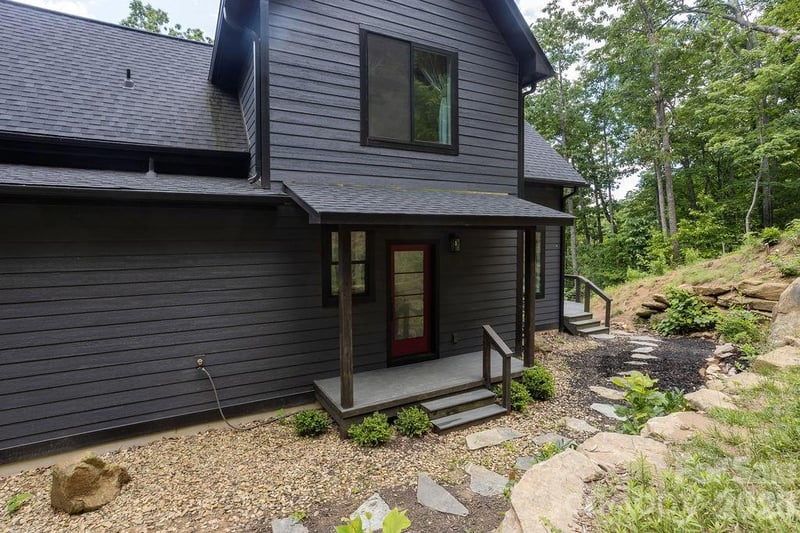 338 Fairview Forest Dr, Fairview, NC 28730