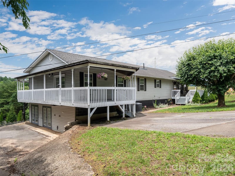 9 Coquina Ln, Leicester, NC 28748