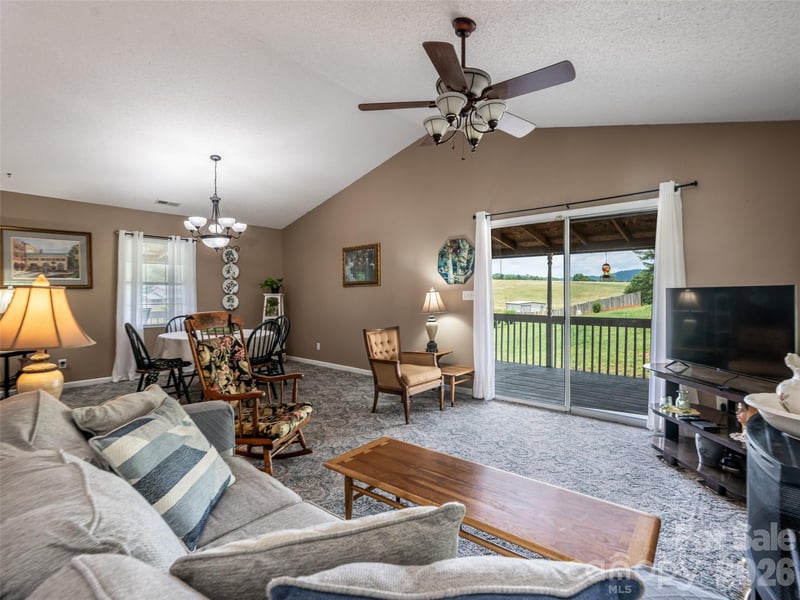 9 Coquina Ln, Leicester, NC 28748