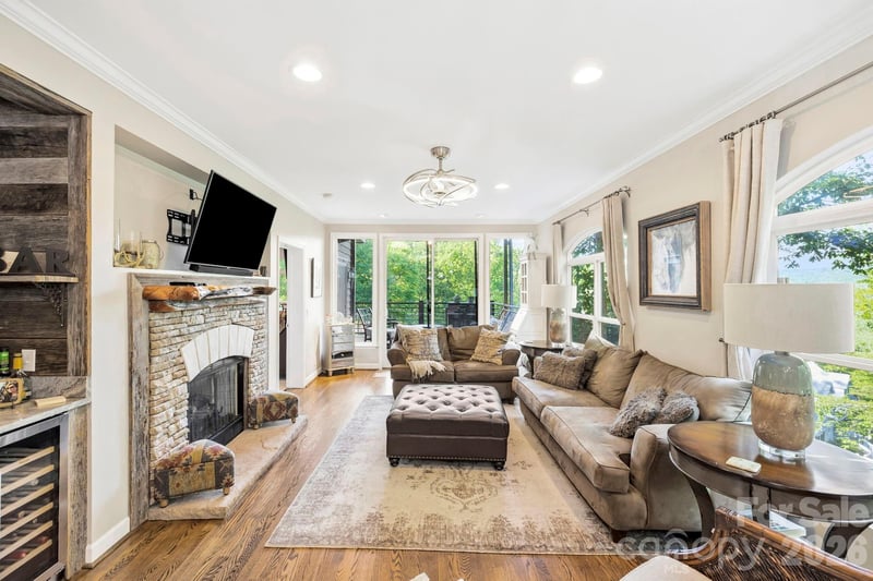 30 Lower Tanglewood Rd E #2, Lake Toxaway, NC 28747