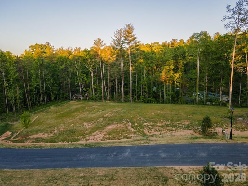 416 Irvine Dr, Fairview, NC 28730