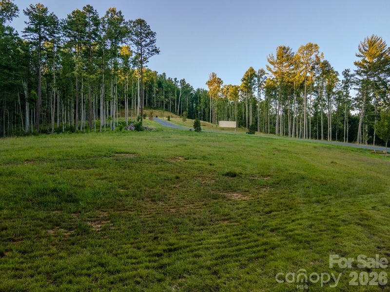 416 Irvine Dr, Fairview, NC 28730