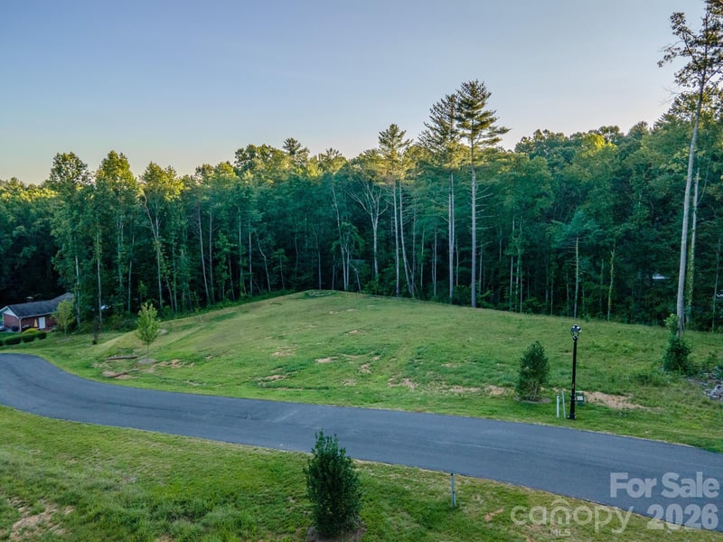 416 Irvine Dr, Fairview, NC 28730