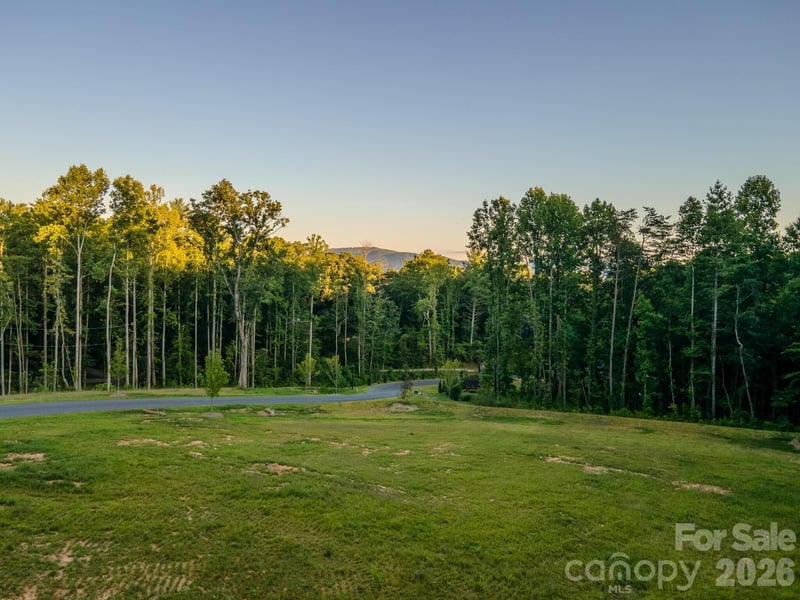 416 Irvine Dr, Fairview, NC 28730