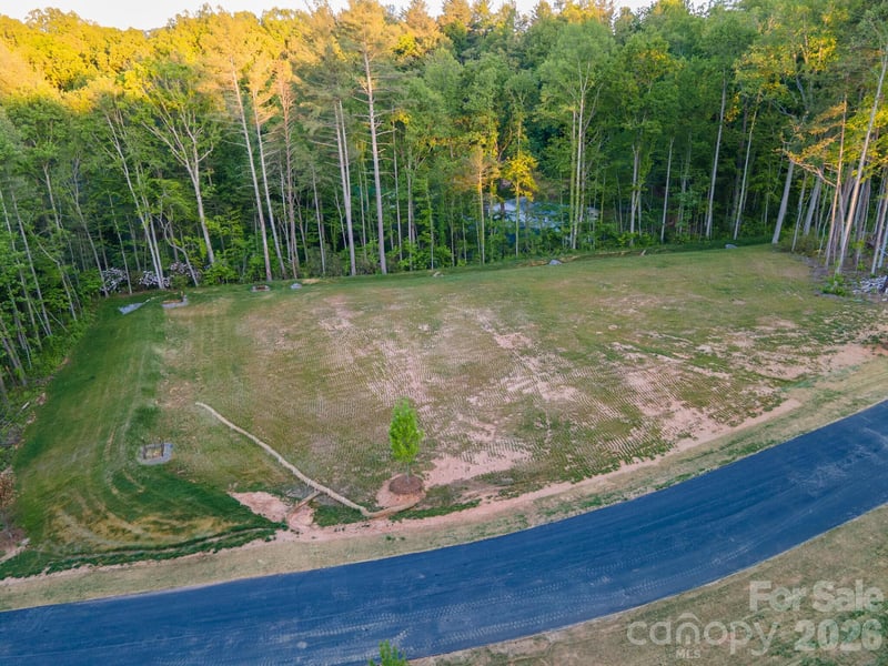 416 Irvine Dr, Fairview, NC 28730