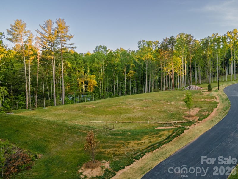 416 Irvine Dr, Fairview, NC 28730