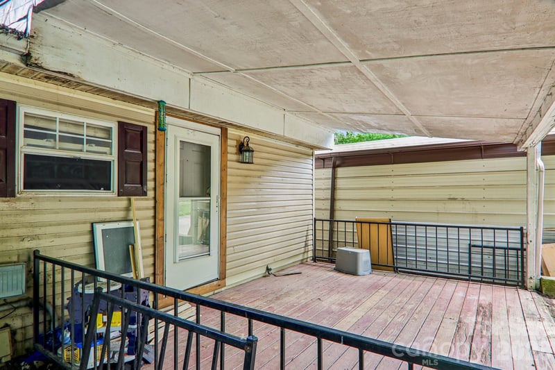 19 Dot St, Clyde, NC 28721