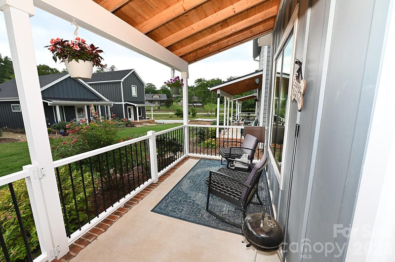 28 Cottage Ct, Granite Falls, NC 28630