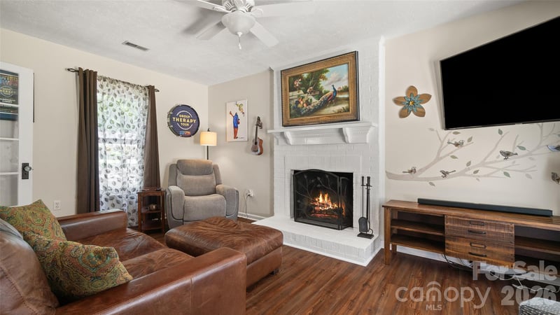 9126 Essen Ln, Charlotte, NC 28210