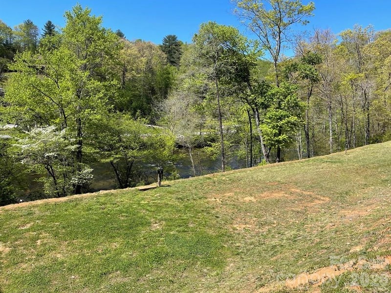 346 River Club Dr, Cullowhee, NC 28723