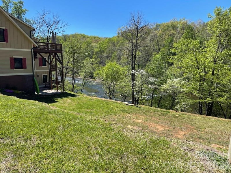 346 River Club Dr, Cullowhee, NC 28723