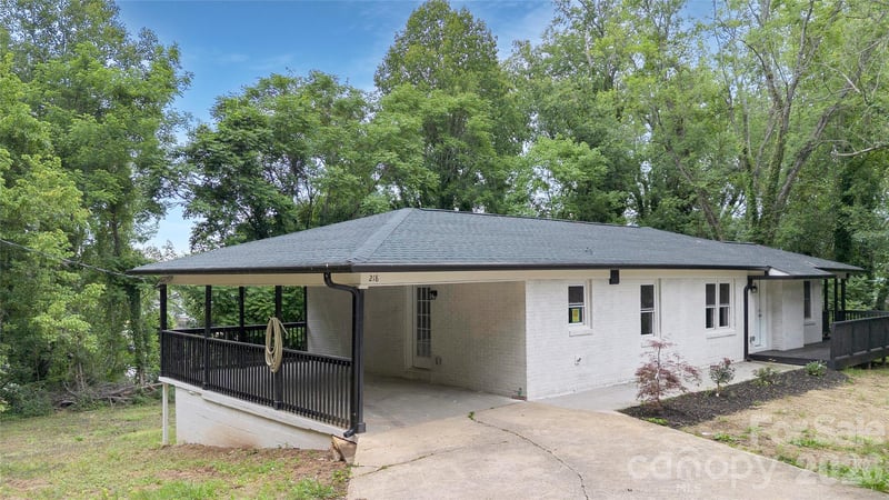 218 Palmer St, Lenoir, NC 28645
