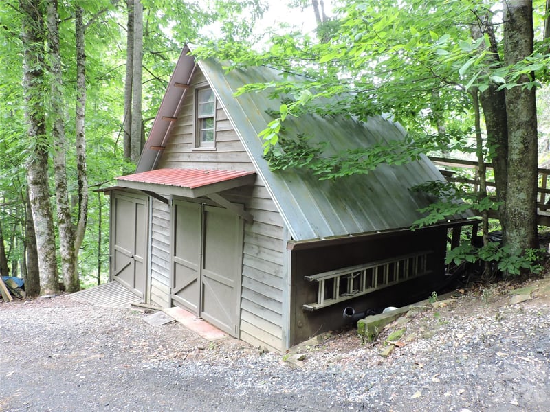 963 Melton Branch Rd, Bakersville, NC 28705