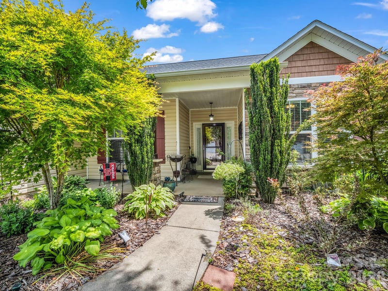 74 Foxtail Ct, Hendersonville, NC 28792