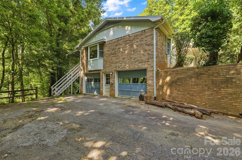 709 Forest Ridge Dr, Hendersonville, NC 28791