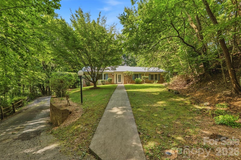 709 Forest Ridge Dr, Hendersonville, NC 28791
