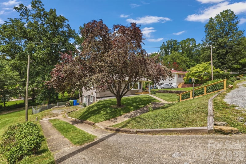 17 Azalea Rd, Arden, NC 28704