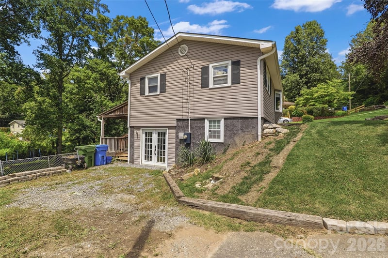 17 Azalea Rd, Arden, NC 28704