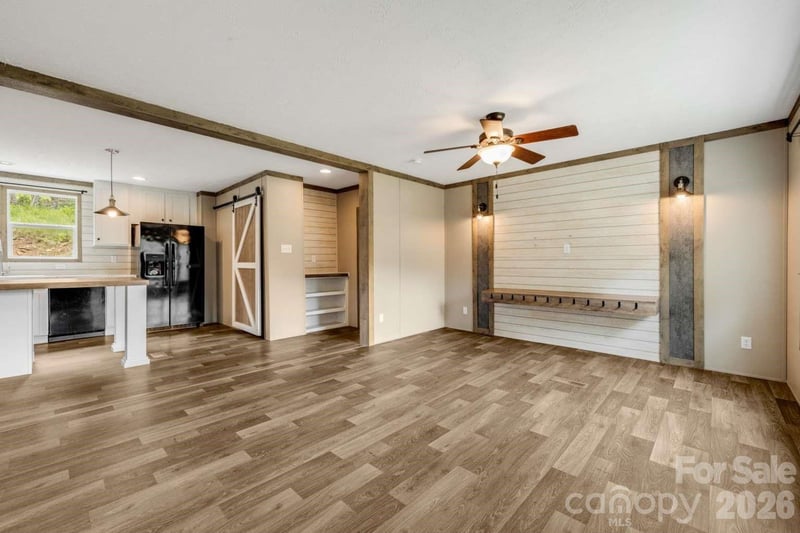 22 Split Pine Cv, Clyde, NC 28721