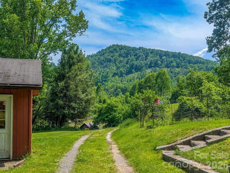 114 Dewberry Ln, Burnsville, NC 28705